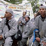 2002 Witte Illegalen protesteren op een Keer het Tij actie bij het Binnenhof voor een verblijfsvergunning voor de groep 